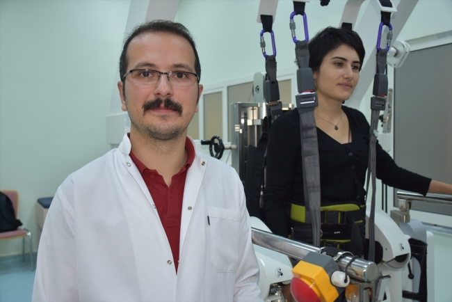 Kars'ta felçli hastalara robotlu destek